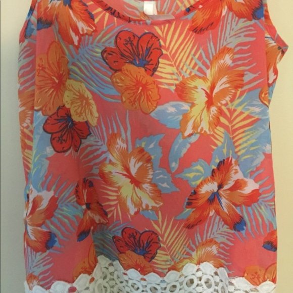 Floral tank tops lace bottom detaili… - Picture 2 of 3